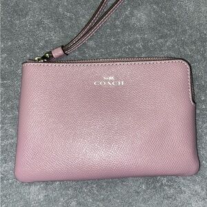 NWOT Coach Corner Zip Wristlet